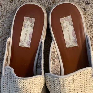 Mule with woven style